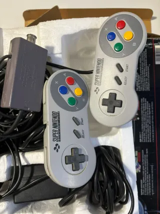Supernintendo con caja, cables y 2 mandos.