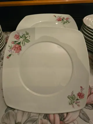 Juego de platos de porcelana