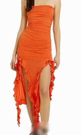 Vestido naranja volantes sin mangas Bershka. T-M