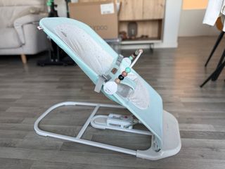 Hamaca Baluu ergonómica verde menta de Jané