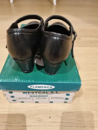 Zapatos de baile negros con correa