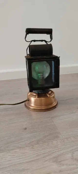 Antiguo farol de tren francés