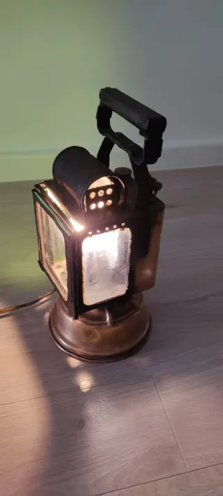 Antiguo farol de tren francés