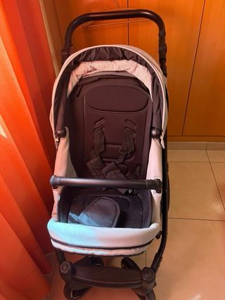 Carro de bebé gris