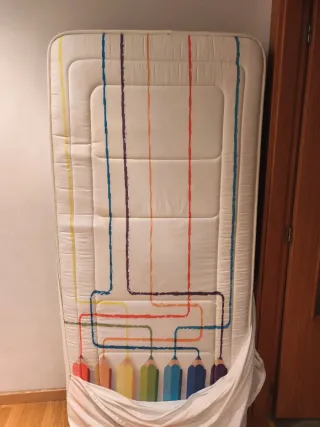 Colchón infantil 90x190 con diseño de lápices