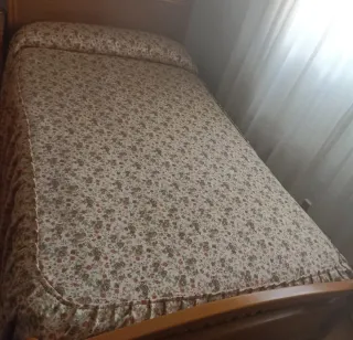 Colcha floral beige y multicolor