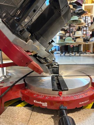 Ingletadora Einhell TH-MS 2513T + Aspirador