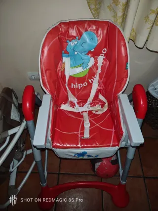 Trona infantil con diseño de hipopótamo