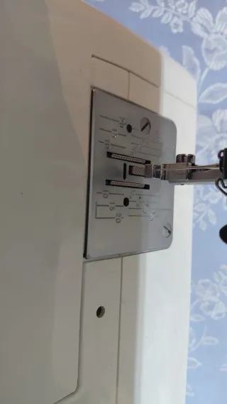 Máquina de coser Alfa Modelo 8404