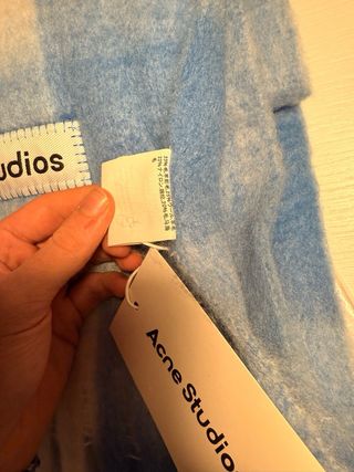 Sciarpa Acne Studios a quadri azzurra