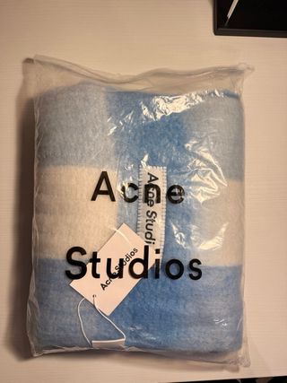 Sciarpa Acne Studios a quadri azzurra