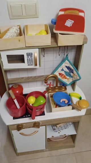 Cocina de juguete con accesorios