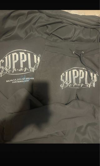 Conjunto chándal Supply & Demand