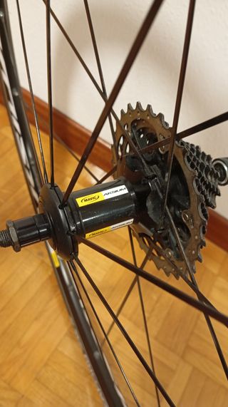 Rueda de bici carretera Mavic Aksiun
