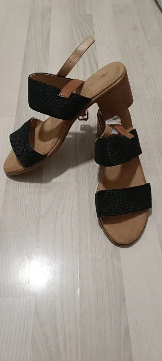 Sandalias cuña negras y beige