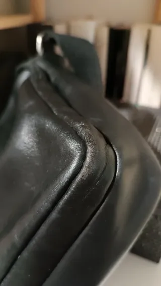 Bolso bandolera negro piel