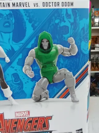 Marvel Legends Capitán Marvel vs Dr. Doom