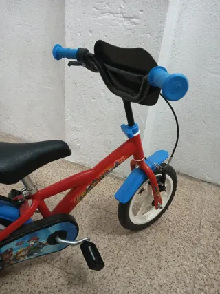 Bicicleta infantil Paw Patrol roja