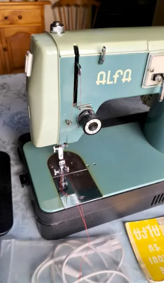 Máquina de coser Alfa Automática