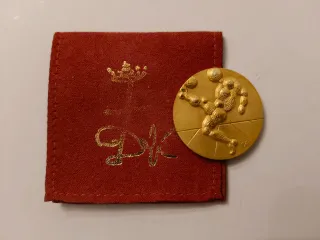 Medalla Oro Salvador Dalí
