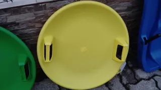 Discos de neve para diversão e trenós