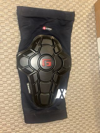 G-FORM PRO-X3 Rodilleras Negras talla XL