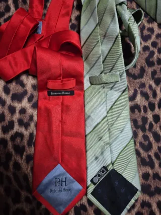 Corbatas de vestir roja y verde