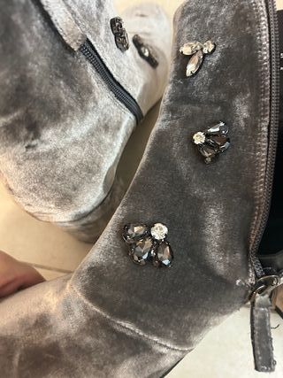 Botines Uterqüe grises con pedrería