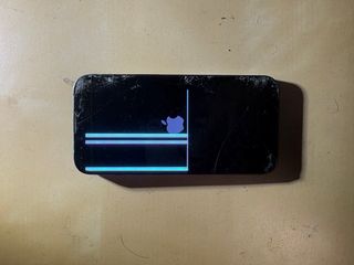 iPhone 12 Rosso + iPhone 14 - Per Ricambi