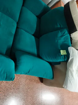 Sofás de tela beige y verde azulado