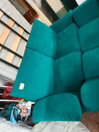 Sofás de tela beige y verde azulado