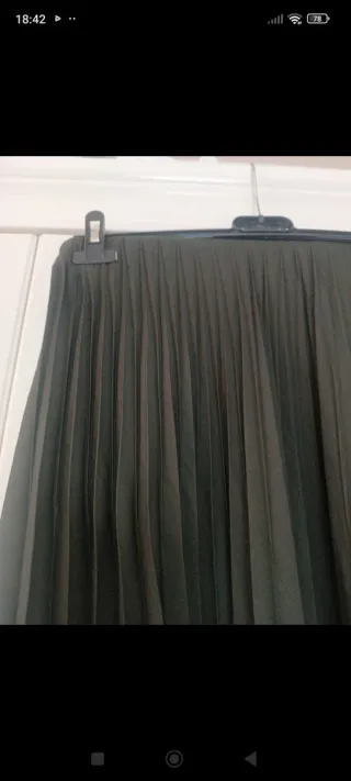 Falda plisada verde talla S