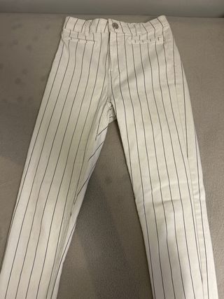 Pantalón blanco rayas negras