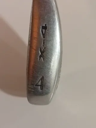 Putter de golf y a 4x iron