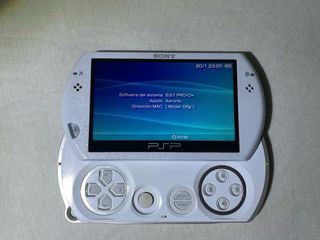 PSP Go Blanca + Cargador + Funda