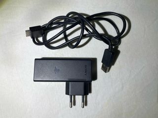 PSP Go Blanca + Cargador + Funda