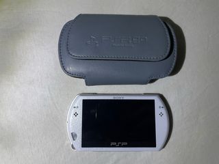 PSP Go Blanca + Cargador + Funda