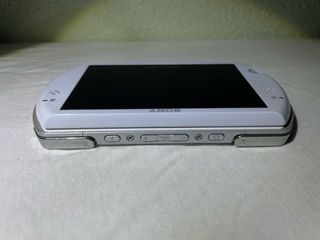 PSP Go Blanca + Cargador + Funda