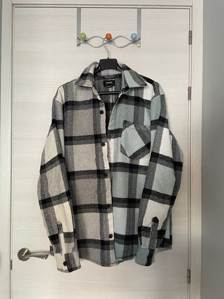 chaqueta cuadros pull & bear