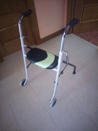 Andador de dos ruedas , como nuevo