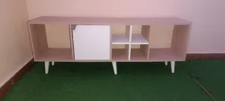 Mueble bajo modular beige y blanco