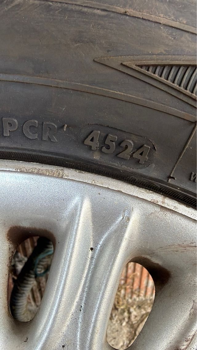 5 Llantas Citroën  C5 16” con Neumáticos