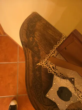 Entradita espejo y mesa y lámpara