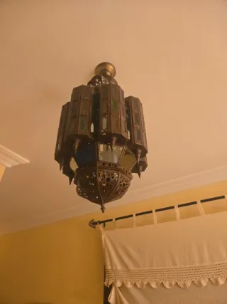 Entradita espejo y mesa y lámpara