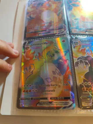 Carta Pokémon Charizard VMAX Negro Rainbow