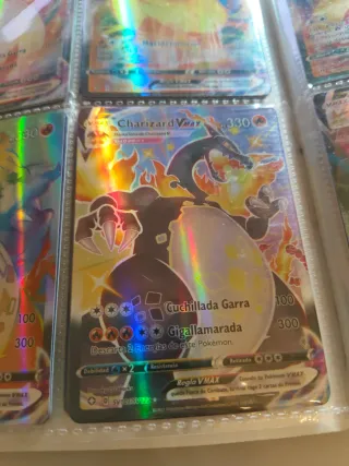 Carta Pokémon Charizard VMAX Negro Rainbow