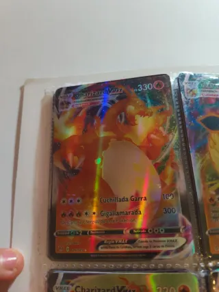 Carta Pokémon Charizard VMAX Negro Rainbow
