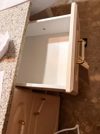 Muebles cuarto baño, uno del colgar y otro de pie