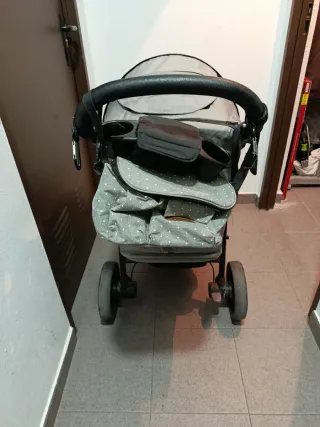 Carrito de bebé Joie gris