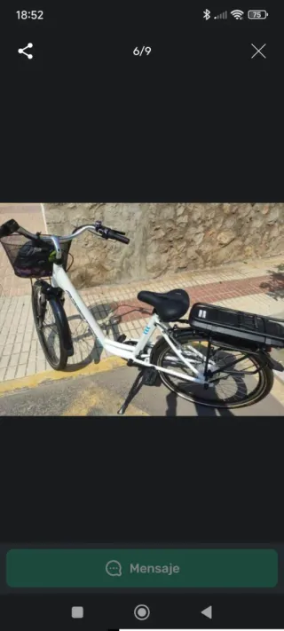 Bicicleta Eléctrica Blanca con Cesta